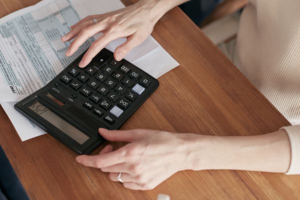 Guide complet pour diminuer vos factures d'énergie efficacement